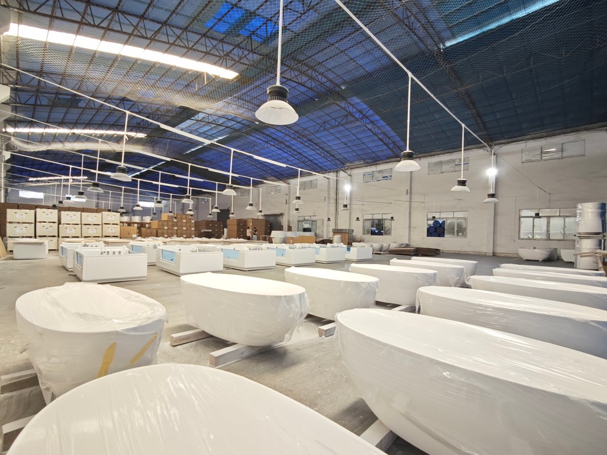 Finished white bathtubs prepared for the next production stage